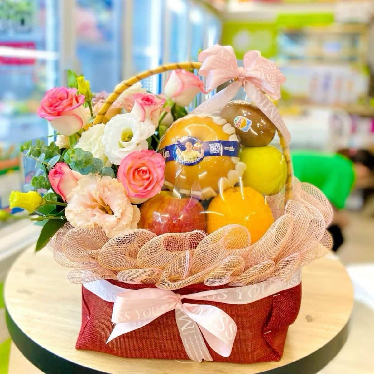 Giò quà tặng quả kèm hoa M03