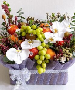 Giỏ trái cây kèm hoa tươi