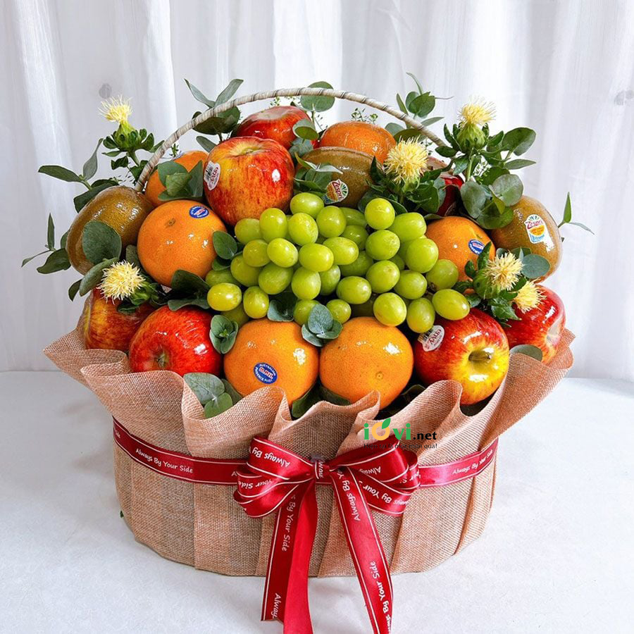 Giỏ trái cây kèm hoa tươi nặng tầm 5kg